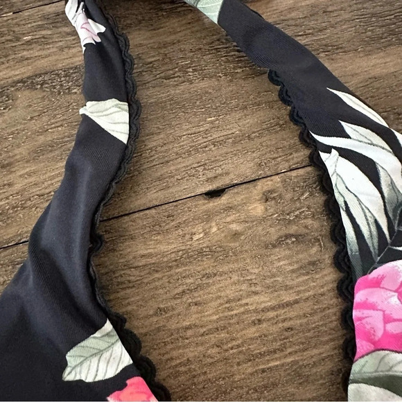 Tommy Bahama XS Twist Front Underwire Halter Tie Bikini Top Black Floral Swim - Picture 3 of 5